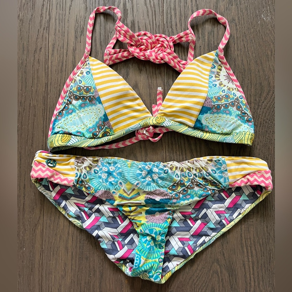 Maaji reversible bikini set. Size L